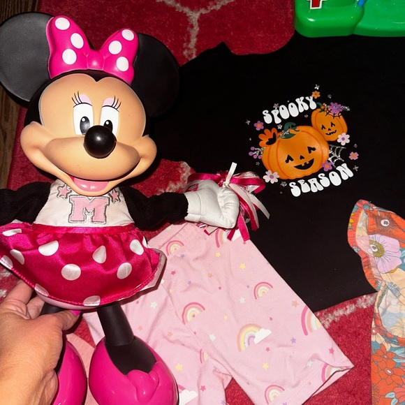 Cheerleading Minnie Mouse - Picture 1 of 1